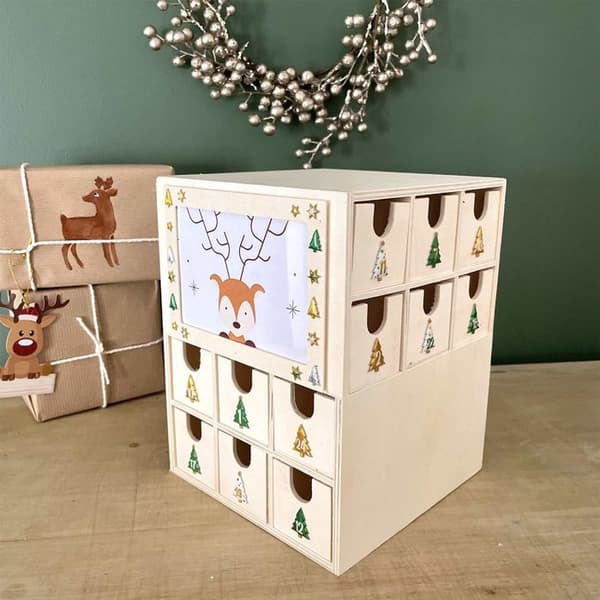 JULEKALENDER KUBE - 17X17X22 CM - TRÆ Beige