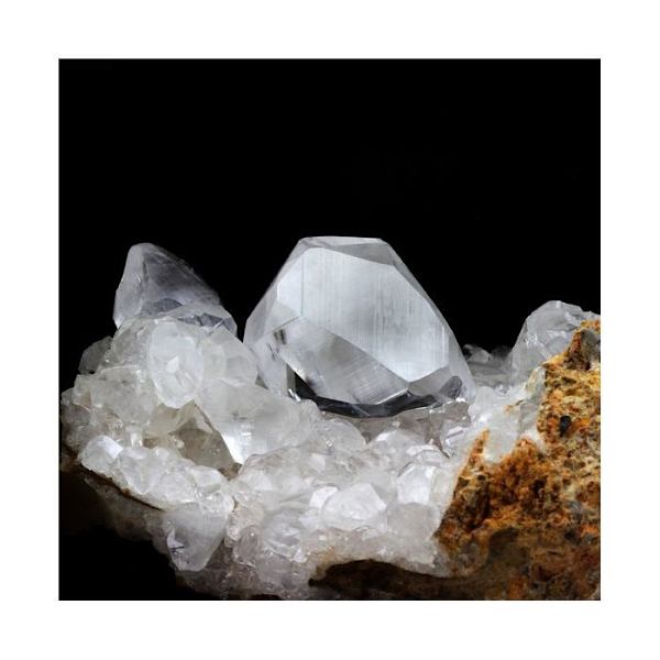 Kivet ja mineraalit. Kalsiitti. 1040,0 ct. Pau. Ranska. Harvinainen.