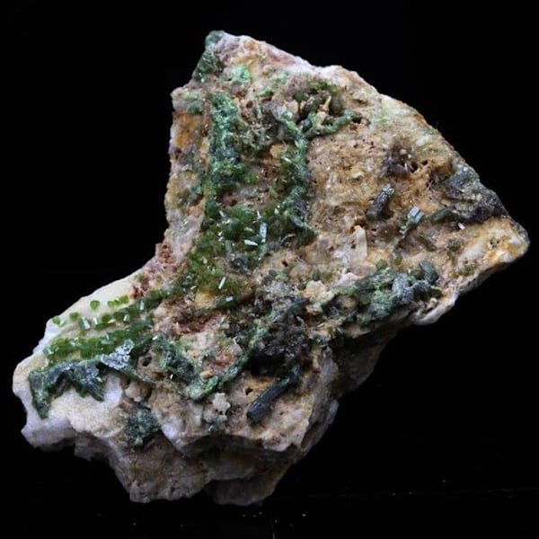 Sten og mineraler. Pyromorphit. 159,0 øre. Argentolle, Morvan, Saône-et-Loire, Frankrig.