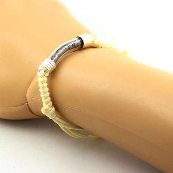 Stenar och mineraler. Rå hematitarmband Allevard, Isère, Frankrike. Beige.