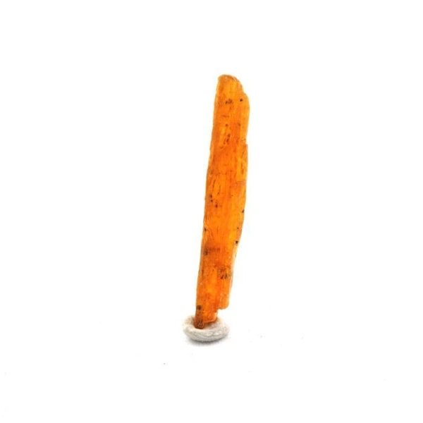 Sten og mineraler. Orange kyanit. 1,88 ct. Sangulungulu Hill, Loliondo, Tanzania. Orange