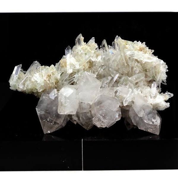 Sten og mineraler. Kvarts scepter. 1050,0 ct. Clavans, Bourg d'Oisans, Frankrig.