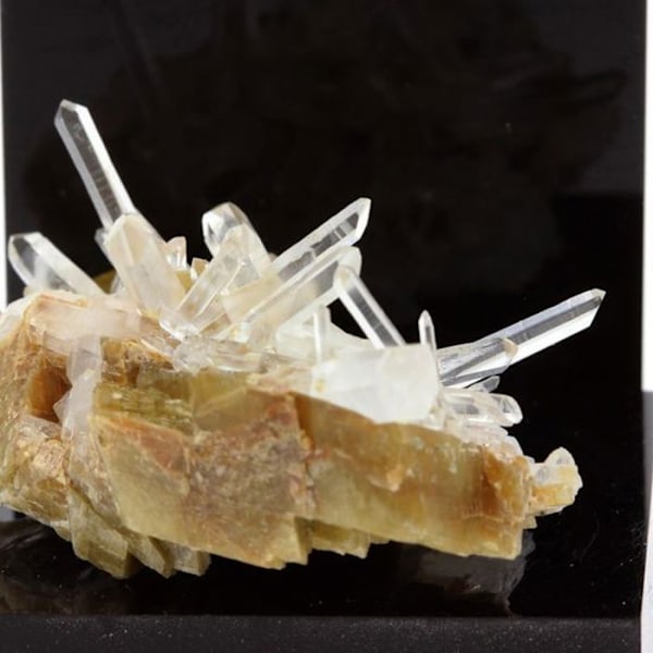 Siderite, Quartz 134,9 karat Flerfärgad