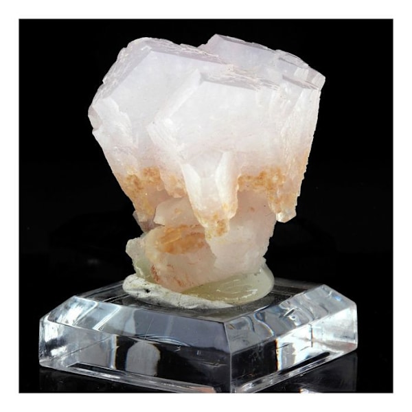 Stenar och mineraler. Kalcit. 365,0 ct. 2:a Sovetskii-gruvan, Dalnegorsk, Ryssland. Färglös med nyanser av vitt och gult