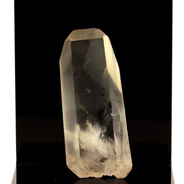 Kivet ja mineraalit. Bitteroitu kvartsi. 601,5 ct. Madagaskar. Vit