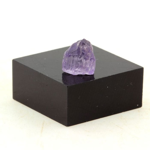 Kivet ja mineraalit. Scapolite. 1,76 ct. Mpwapwan piiri, Dodoman alue, Tansania.