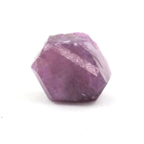 Sten og mineraler. Rubin. 8,95 ct. Ampanihy-distriktet, Atsimo-Andrefana, Madagaskar. Röd