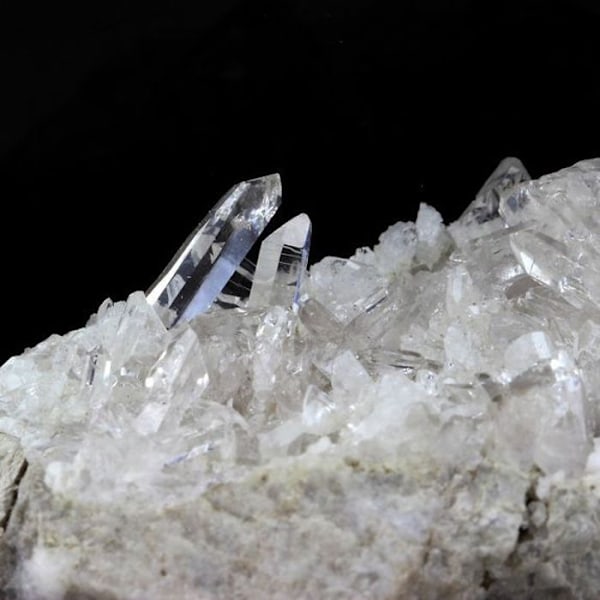 Sten og mineraler. Kvarts + Albit. 231,90 øre. Plan-du-Lac, Oisans, Frankrig.
