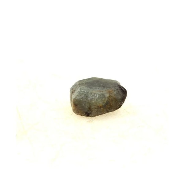 Kivet ja mineraalit. Aleksandriitti. 1,66 ct. Krupskoje esiintymä, Malyshevo, Venäjä. Grön