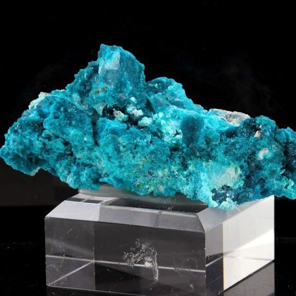 Sten og mineraler. Dioptase + Shattuckite. 454,0 øre. Milpillas Mine, Sonora, Mexico.