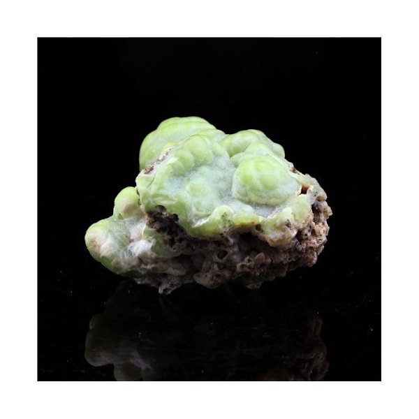 Kivet ja mineraalit. Fosfohedypaani (polysfaeriitti). 100,2 ct. Bouillac, Aveyron, Ranska. Grön