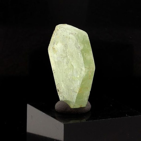 Sten og mineraler. Grøn beryl (poleret kant). 8,36 ct Fitampito, Ikalamavony, Madagaskar.