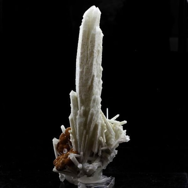 Sten og mineraler. Kvarts Scepter + Siderite. 520,0 ct. Nikolaevskiy Mine, Dalnegorsk, Rusland.