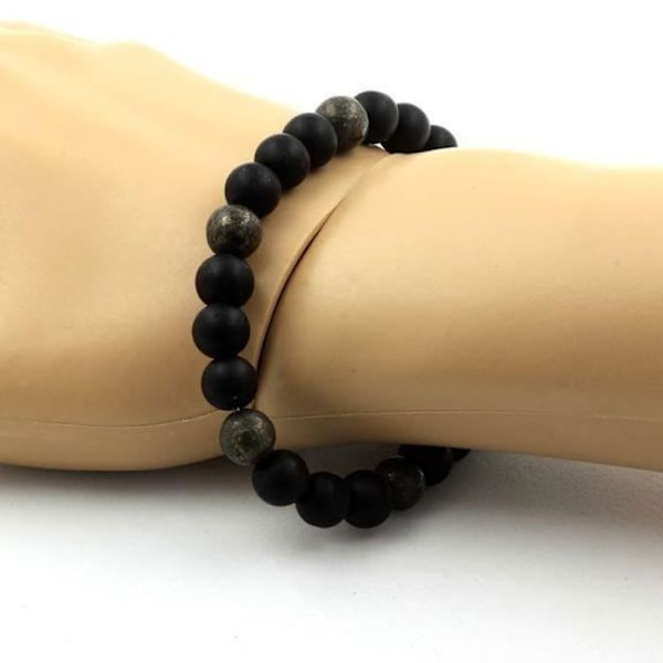 Sten og mineraler. Mat Sort Onyx + Pyrit Beads Armbånd fra Sydafrika 8 mm. Fremstillet i Frankrig.