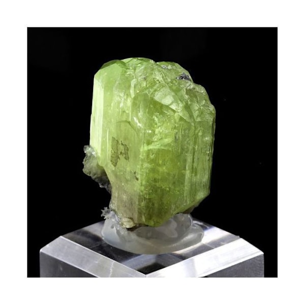 Kivet ja mineraalit. Diopsidi. 244,0 ct. Merelani Hills, Manyara, Tansania.