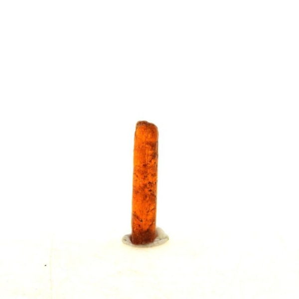 Kivet ja mineraalit. Oranssi kyaniitti. 2,68 ct. Sangulungulu Hill, Loliondo, Tansania. Orange
