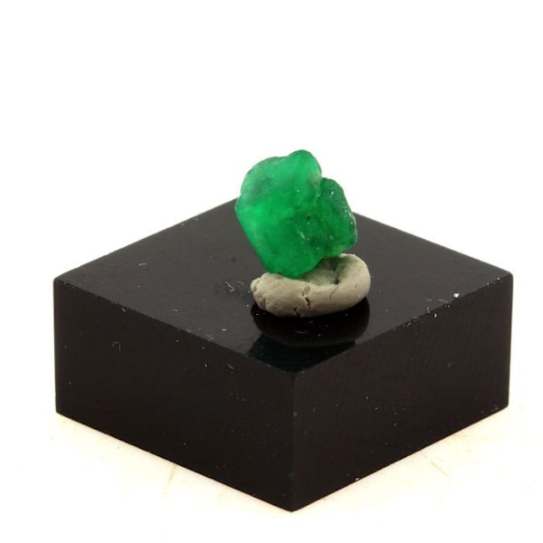 Kivet ja mineraalit. Smaragdi. 1,59 ct. Mingoran smaragdiesiintymä, Swatin alue, Pakistan.