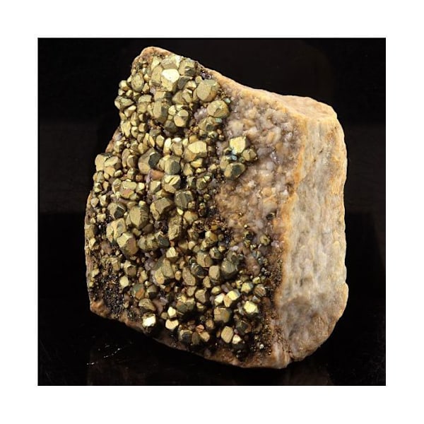 Kivet ja mineraalit. Pyriitti. 290,8 ct. Batèren kaivos, Pyrénées-Orientales, Ranska.
