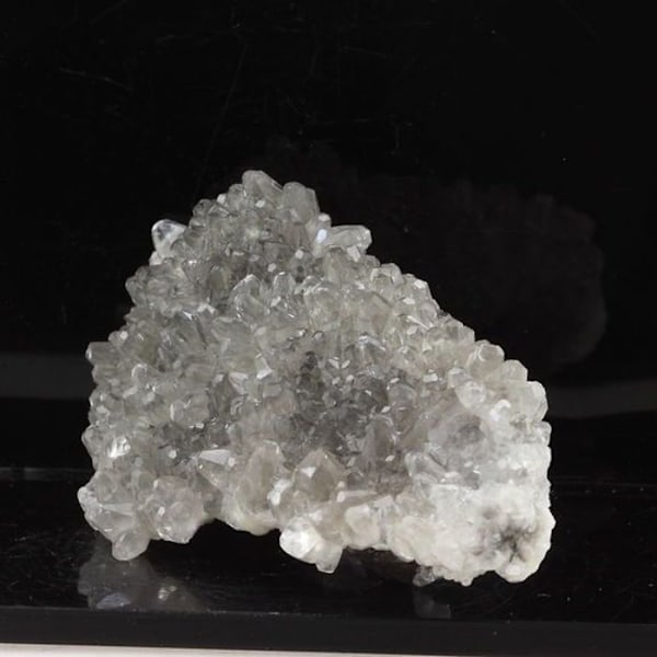 Sten og mineraler. Calcit. 379,45 øre. Anduze, Gard, Occitanie, Frankrig. Grön