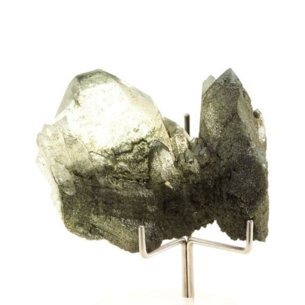 Kivet ja mineraalit. Soul kvartsi (faden quartz) + Kloriitti. 207,0 senttiä. Les Chapieux, Savoie, Ranska.