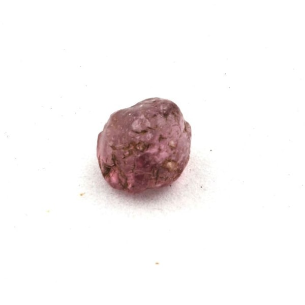 Stenar och mineraler. Malaya granat. 1,94 cent. Ampanihy, Atsimo-Andrefana, Madagaskar.
