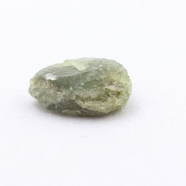 Stenar och mineraler. Peridot. 3,105 cent. Almklovdalen, Vanylven, Norge.