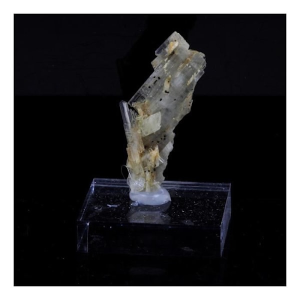 Kivet ja mineraalit. Klinotsoisiitti. 13,38 ct. Marine de Scala, Canari, Haute-Corse, Ranska.