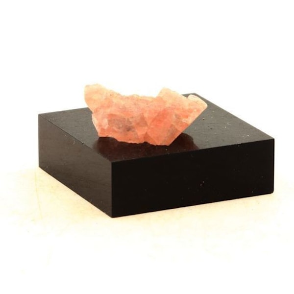 Kivet ja mineraalit. Vaaleanpunainen fluoriitti. 11,0 ct. Talèfre, Mont-Blanc Massif, Ranska. Rosa