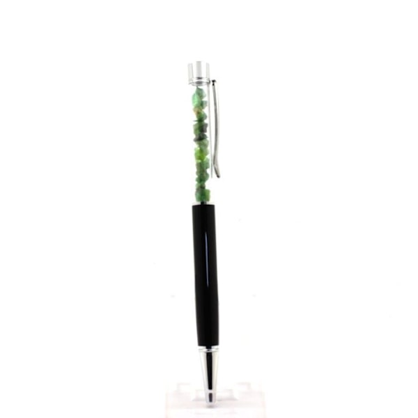 Kivet ja mineraalit. Raaka Tsavorite Garnet Minerals Pen Tansania. Musta väri. Svart
