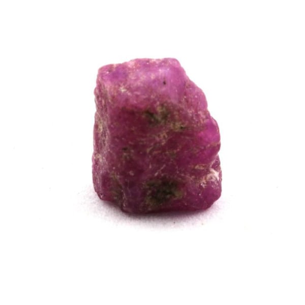 Kivet ja Mineraalit. Rubiini. 5,25 ct. Kiteton piiri, Manyaran alue, Tansania. Röd