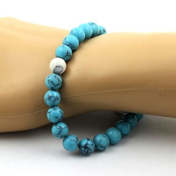 Stenar och mineraler. Turkos + Howlite Beads Armband 8 mm. Tillverkad i Frankrike.