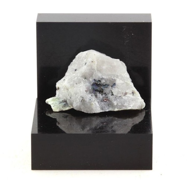 Kivet ja mineraalit. Schwatzite. 19,2 ct. Deloro, Ontario, Kanada. Flerfärgad