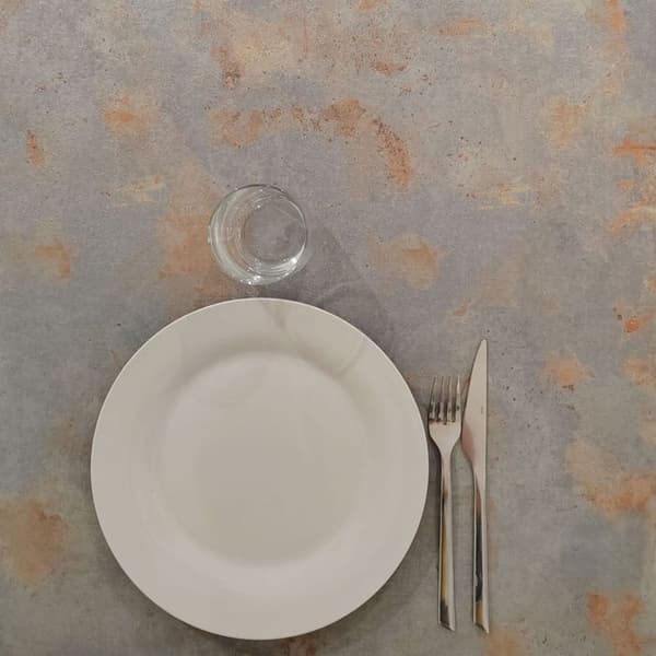 Ståbord 60 x 60 cm - rostgrå Rom modell brun