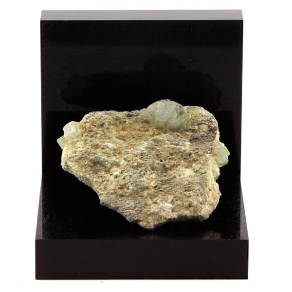 Kivet ja mineraalit. Prehnite. 87,0 ct. La Combe de la Selle, Bourg d'Oisans, Ranska..