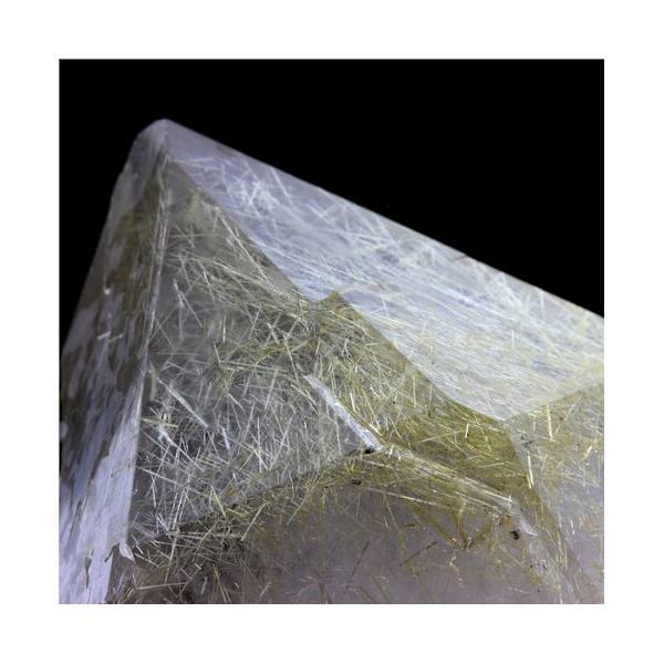 Sten og mineraler. Kvarts + Rutil. 2022,0 ct. Diamantina, Minas Gerais, Brasilien.