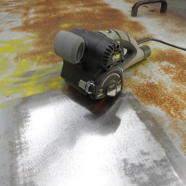 Kompakt renover 420W børste med slibeblade Ø80mm Sort
