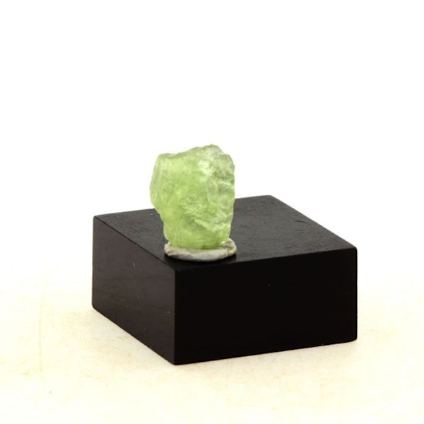 Kivet ja mineraalit. Peridootti. 2,48 ct. Almklovdalen, Vanylven, Norja.