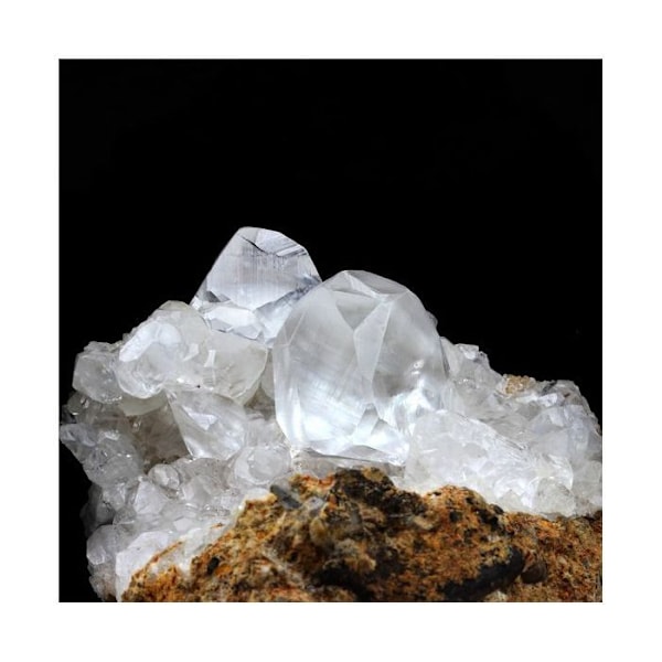 Kivet ja mineraalit. Kalsiitti. 1040,0 ct. Pau. Ranska. Harvinainen.