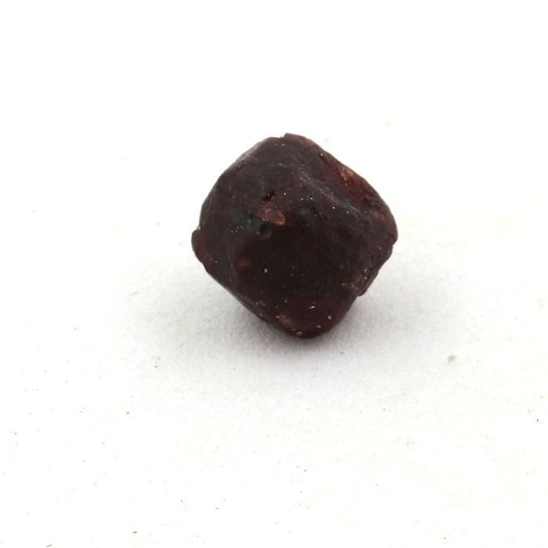 Sten og mineraler. Granat. 3,88 ct. Skardu-området, Gilgit-Baltistan, Pakistan.