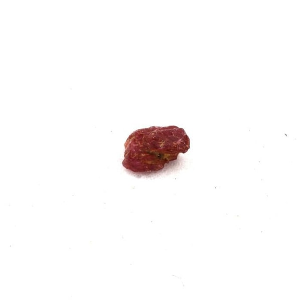 Stenar och mineraler. Rubin. 0,32 ct. Ambatondrazaka, Alaotra-Mangoro, Madagaskar.