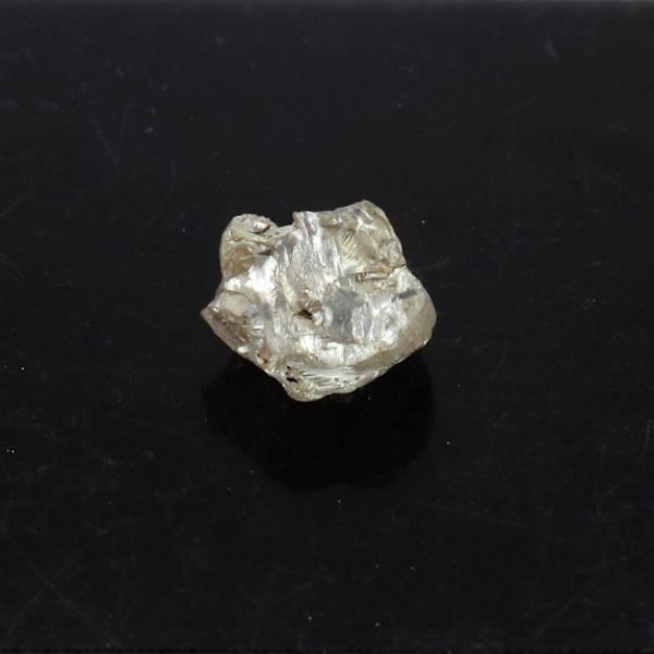 Sten og mineraler. Ru diamant. 0,415 ct. Orapa, Letlhakane, Botswana.