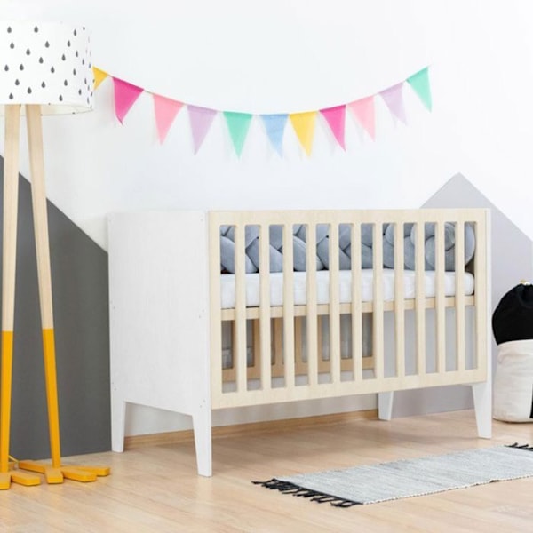 Udviklingsseng baby hvid med naturlig farve og tremmer 60 x 120 cm Vit