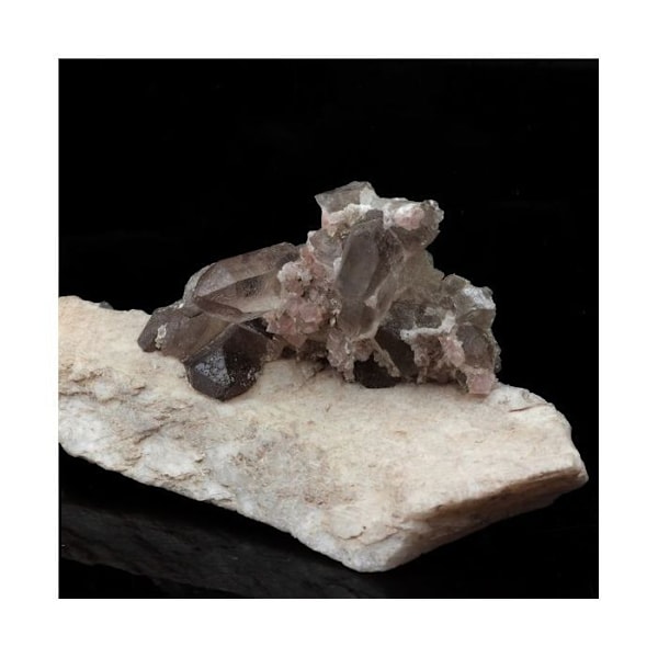 Sten og mineraler. Pink Fluorit, Calcit, Kvarts. 296,7 ct. Mont Blanc-massivet, Frankrig. Rosa
