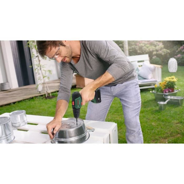 Bosch akku bore-skruetrækker - UniversalDrill 18V 40Nm + 1 1,5 Ah batteri, 1 oplader, 1 dobbelt skruetrækker bit og æske