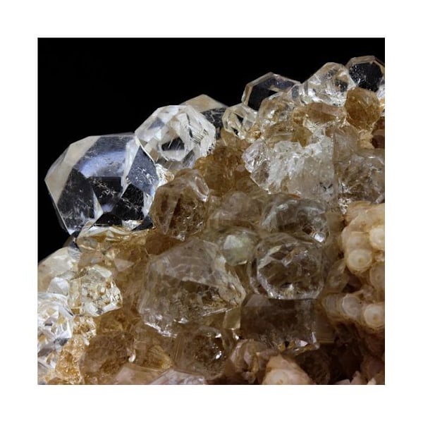 Sten og mineraler. Fluorit + Kvarts. 1490,0 øre. Huanggangliang-minen, Mongoliet, Kina. Flerfärgad
