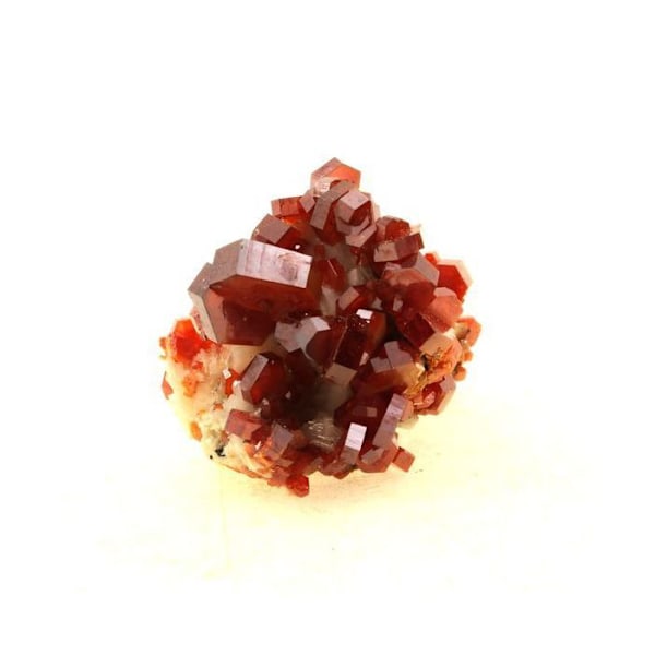 Sten og mineraler. Vanadinit. 65,5 ct. Mibladen Mining District, Midelt, Marokko.