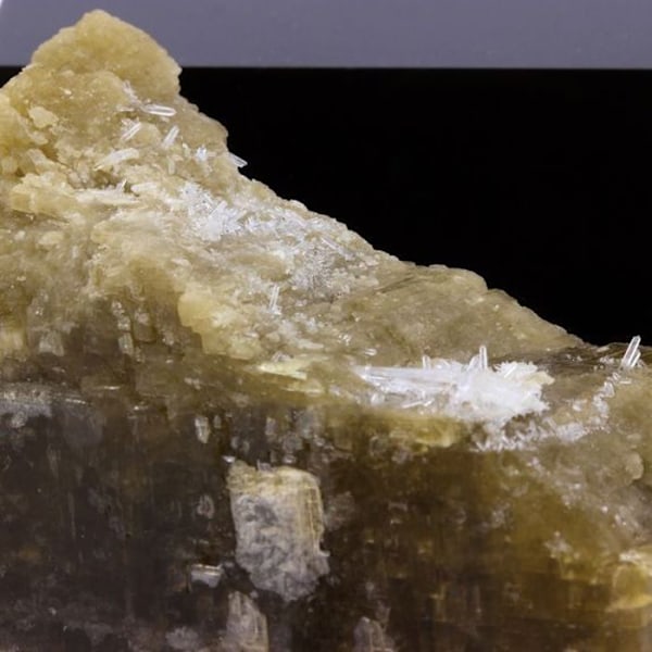 Siderite, Quartz 452,3 karat Flerfärgad