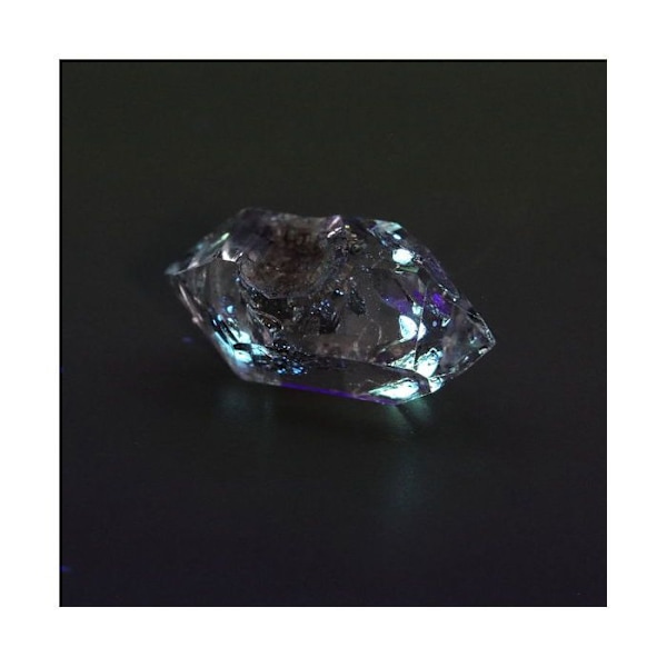 Stenar och mineraler. Quartz Petroleum. 2,39 cent. Balochistan, Pakistan. Vit