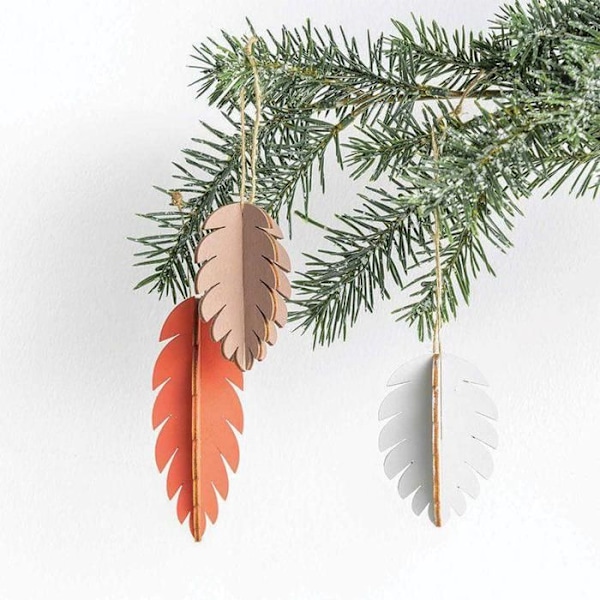 Juldekorationer i trä - 3 st präglade kottar Beige
