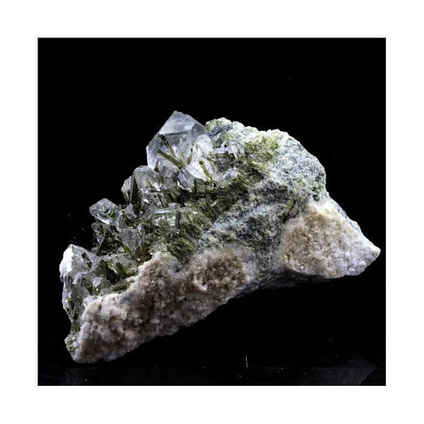 Sten og mineraler. Kvarts + Epidot. 495,0 ct. Cevins, Savoie, Frankrig..